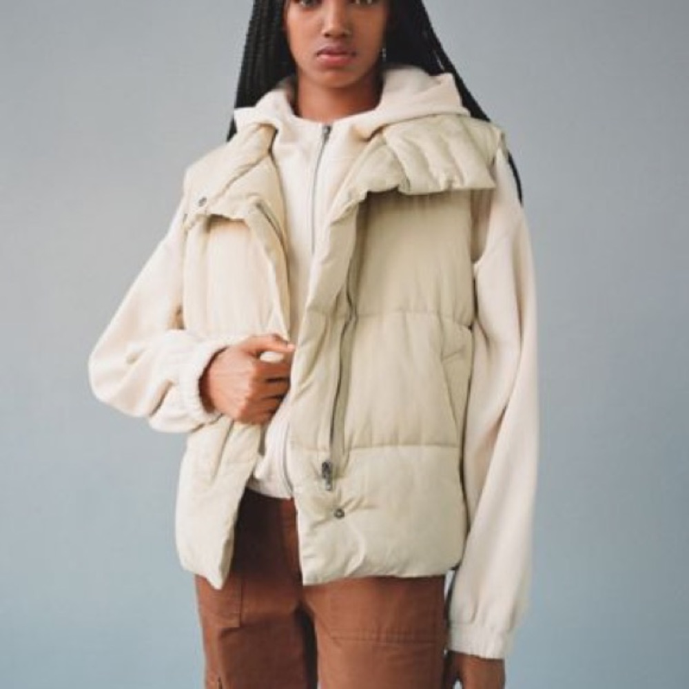 Urban outfitters corrine puffer vest beige green